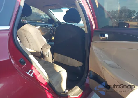 2013 Hyundai Sonata Hybrid z USA, uszkodzony, nr VIN KMHEC4A45DA070479